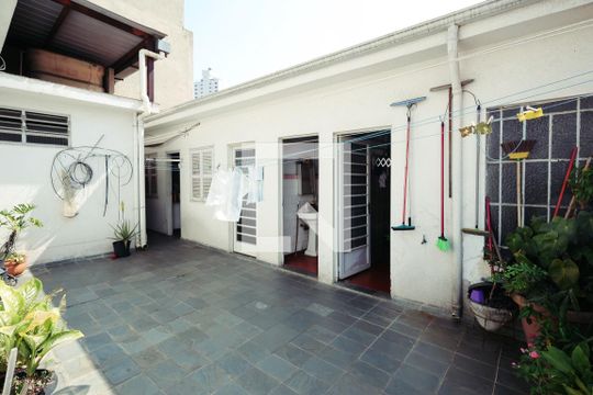 Quintal de casa à venda com 3 quartos, 300m² em Aclimação, São Paulo