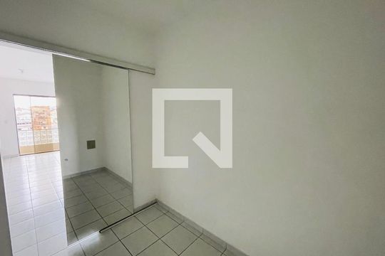 Closet Suíte de casa à venda com 4 quartos, 172m² em Jardim Santa Cecilia, Guarulhos