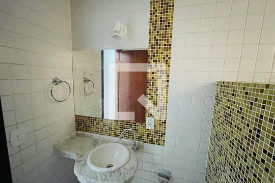 Lavabo de casa à venda com 4 quartos, 172m² em Jardim Santa Cecilia, Guarulhos