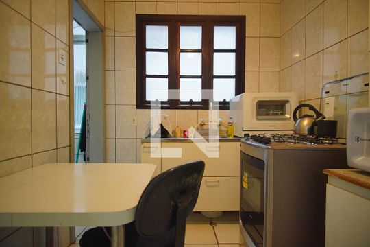 Cozinha de apartamento para alugar com 2 quartos, 87m² em Auxiliadora, Porto Alegre