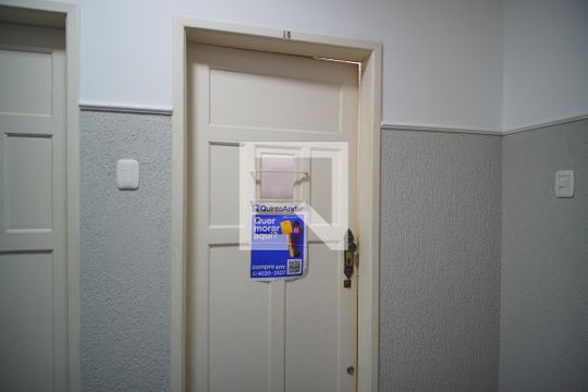 Adesivo na Porta de apartamento para alugar com 2 quartos, 87m² em Auxiliadora, Porto Alegre
