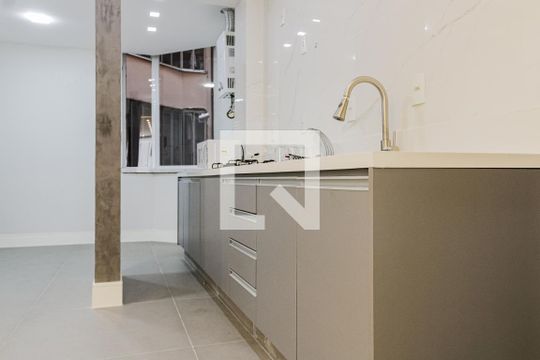 Cozinha de apartamento à venda com 3 quartos, 110m² em Copacabana, Rio de Janeiro