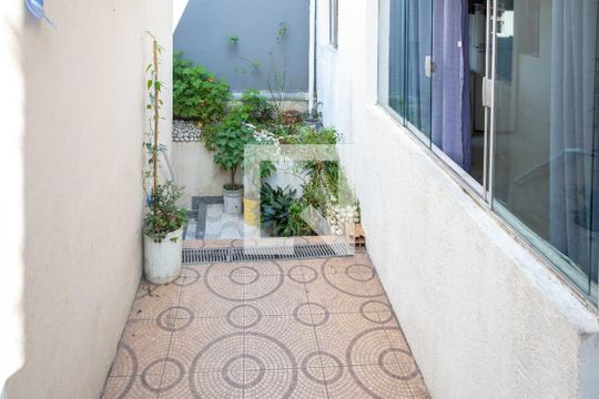 Área comum de casa à venda com 8 quartos, 200m² em Jardim Clelia, São Paulo