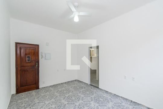 Sala de apartamento para alugar com 2 quartos, 75m² em Olaria, Rio de Janeiro