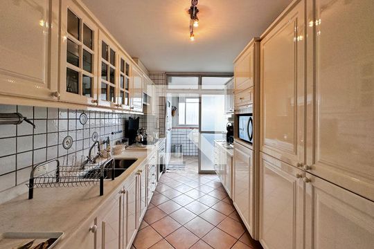 Cozinha de apartamento à venda com 3 quartos, 190m² em Santo Amaro, São Paulo