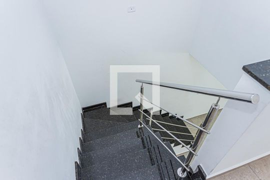 Escada de casa para alugar com 3 quartos, 136m² em Vila Primavera, São Paulo