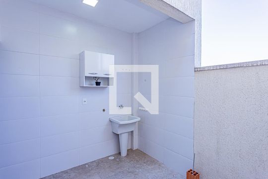 Área de serviço e quintal de casa para alugar com 3 quartos, 136m² em Vila Primavera, São Paulo
