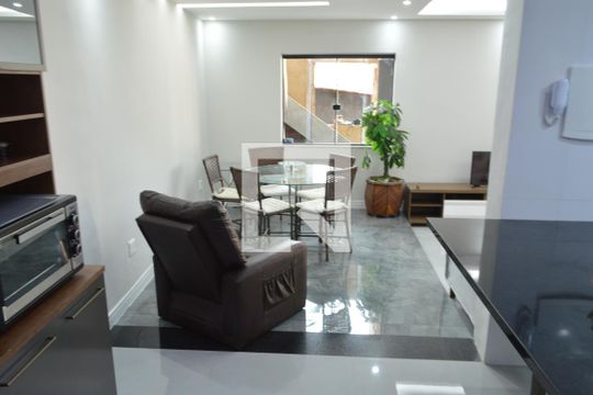 Sala de casa à venda com 4 quartos, 450m² em Tanque, Rio de Janeiro
