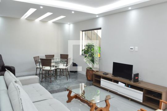 Casa à venda com 4 quartos, 450m² em Tanque, Rio de Janeiro