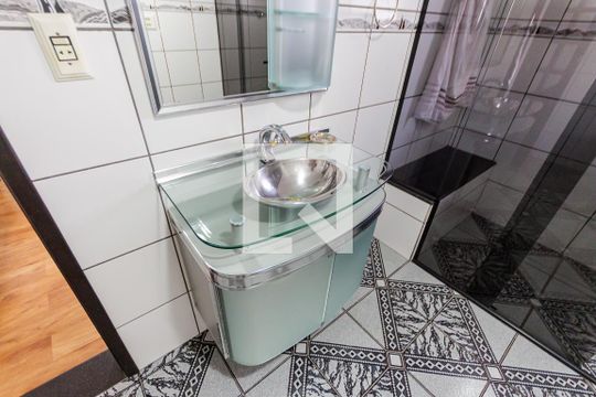 Pia de casa para alugar com 3 quartos, 243m² em Vila Camilópolis, Santo André