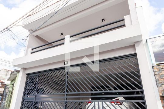 Fachada de casa para alugar com 3 quartos, 243m² em Vila Camilópolis, Santo André