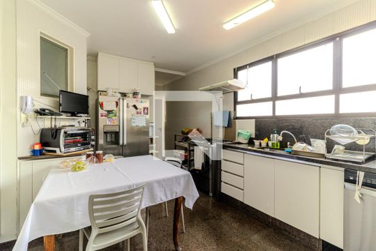 Cozinha de apartamento à venda com 4 quartos, 323m² em Higienópolis, São Paulo