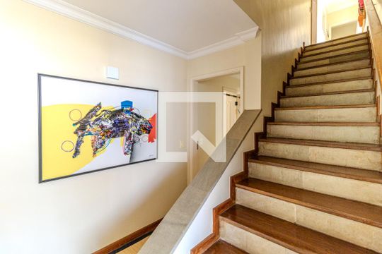 Escada de apartamento à venda com 4 quartos, 323m² em Higienópolis, São Paulo