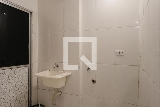Área e serviço de casa à venda com 2 quartos, 65m² em Vila Celeste, São Paulo