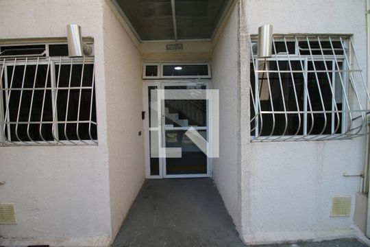 Fachada interna de apartamento à venda com 2 quartos, 41m² em Brás de Pina, Rio de Janeiro