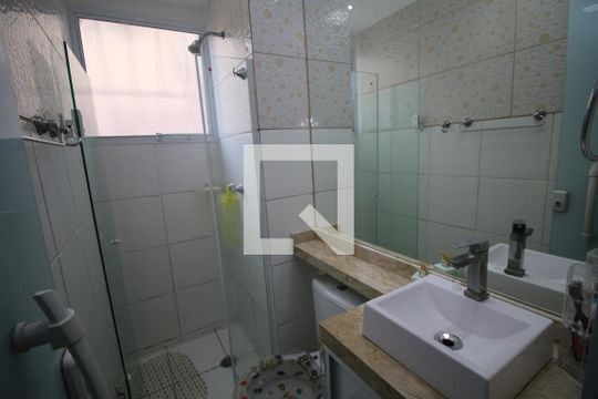Banheiro de apartamento à venda com 2 quartos, 41m² em Brás de Pina, Rio de Janeiro