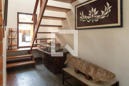Sala de casa para alugar com 8 quartos, 640m² em Jardim Mediterrâneo, Cotia