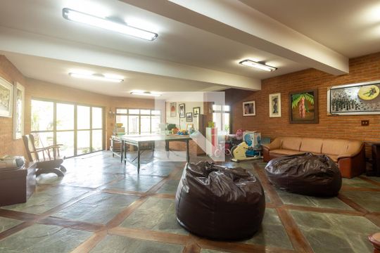 Hall de casa para alugar com 8 quartos, 640m² em Jardim Mediterrâneo, Cotia
