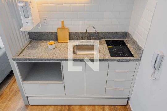 Cozinha de kitnet/studio para alugar com 1 quarto, 27m² em Pinheiros, São Paulo