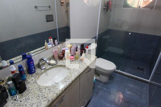 Banheiro de casa à venda com 3 quartos, 300m² em Jardim Iva, São Paulo