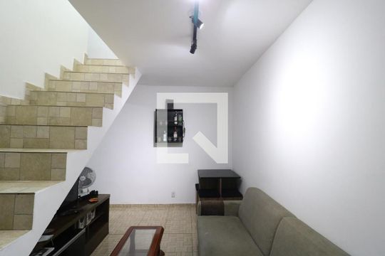 Sala de casa para alugar com 2 quartos, 50m² em Piedade, Rio de Janeiro
