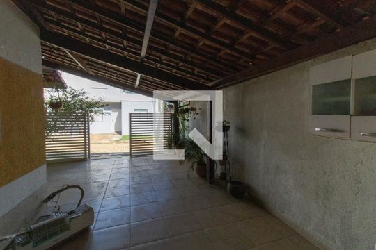 Garagem de casa de condomínio para alugar com 3 quartos, 140m² em Engenho do Mato, Niterói