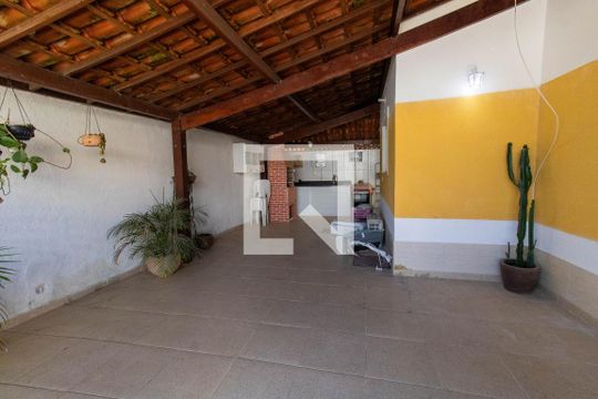 Garagem de casa de condomínio para alugar com 3 quartos, 140m² em Engenho do Mato, Niterói