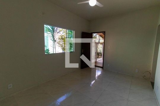 Sala de casa de condomínio para alugar com 3 quartos, 140m² em Engenho do Mato, Niterói