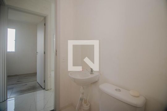 Banheiro de apartamento para alugar com 2 quartos, 42m² em Jardim Dona Leopoldina, Porto Alegre
