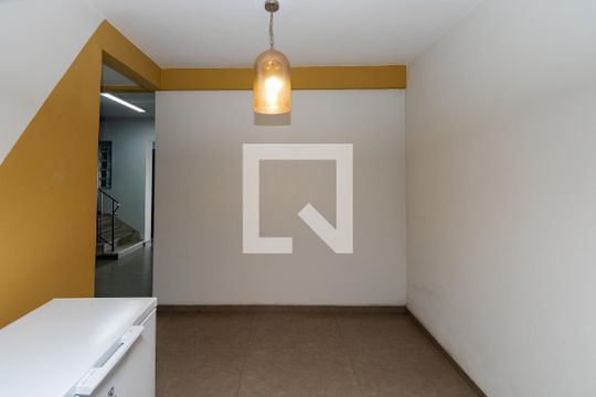 Casa para alugar com 5 quartos, 200m² em Jardim Prainha, São Paulo