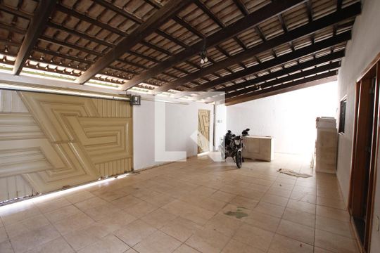 Garagem de casa para alugar com 3 quartos, 229m² em Residencial Vereda dos Buritis, Goiânia