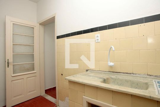 Cozinha + Área de Serviço de apartamento para alugar com 1 quarto, 43m² em Azenha, Porto Alegre