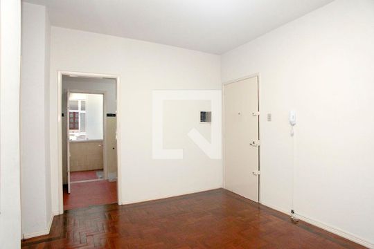 Sala de apartamento para alugar com 1 quarto, 43m² em Azenha, Porto Alegre