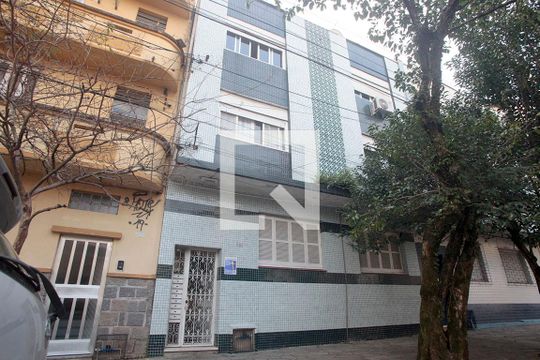 Fachada de apartamento para alugar com 1 quarto, 43m² em Azenha, Porto Alegre