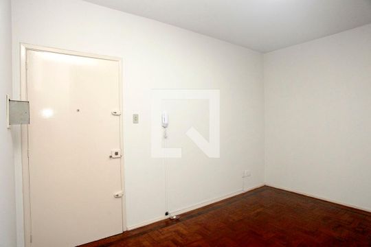 Sala de apartamento para alugar com 1 quarto, 43m² em Azenha, Porto Alegre