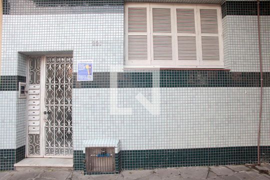 Fachada de apartamento para alugar com 1 quarto, 43m² em Azenha, Porto Alegre