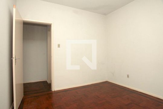 Quarto de apartamento para alugar com 1 quarto, 43m² em Azenha, Porto Alegre