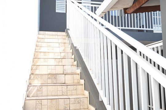 Escada de casa para alugar com 1 quarto, 40m² em Vila Planalto, Guarulhos