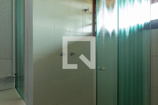 Banheiro da Suíte 1 de casa para alugar com 5 quartos, 280m² em Vila Santo Antônio, Cotia