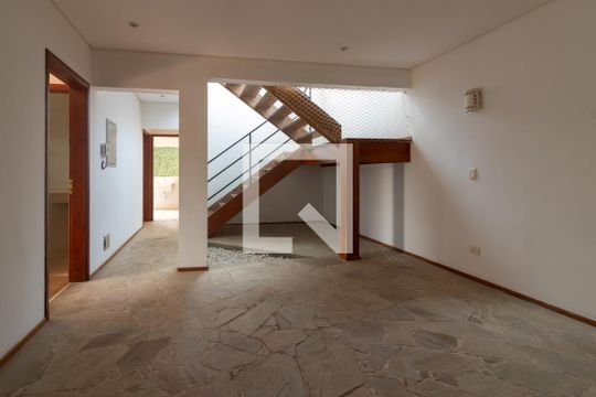 Hall de casa para alugar com 5 quartos, 280m² em Vila Santo Antônio, Cotia