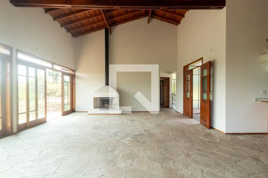 Sala de casa para alugar com 5 quartos, 280m² em Vila Santo Antônio, Cotia
