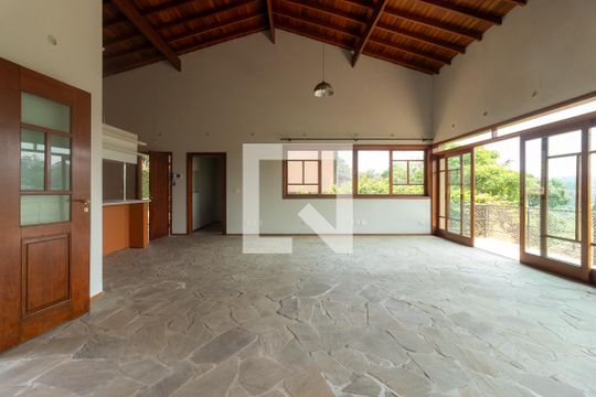 Sala de casa para alugar com 5 quartos, 280m² em Vila Santo Antônio, Cotia