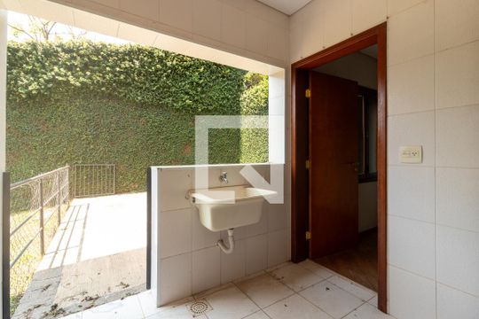 Área de Serviço de casa para alugar com 5 quartos, 280m² em Vila Santo Antônio, Cotia