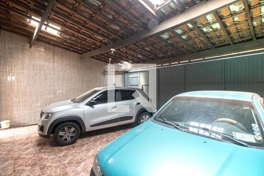 garagem de casa à venda com 5 quartos, 200m² em Vila Conde do Pinhal, São Paulo