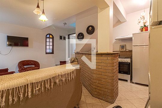 sala e cozinha compartilhadas de casa para alugar com 5 quartos, 200m² em Vila Conde do Pinhal, São Paulo