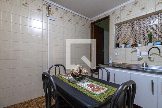 cozinha 2 de casa à venda com 5 quartos, 200m² em Vila Conde do Pinhal, São Paulo