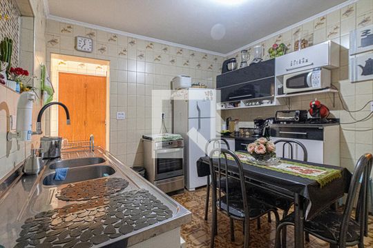 cozinha 2 de casa à venda com 5 quartos, 200m² em Vila Conde do Pinhal, São Paulo