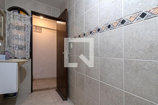 Banheiro Social de casa para alugar com 5 quartos, 200m² em Vila Conde do Pinhal, São Paulo