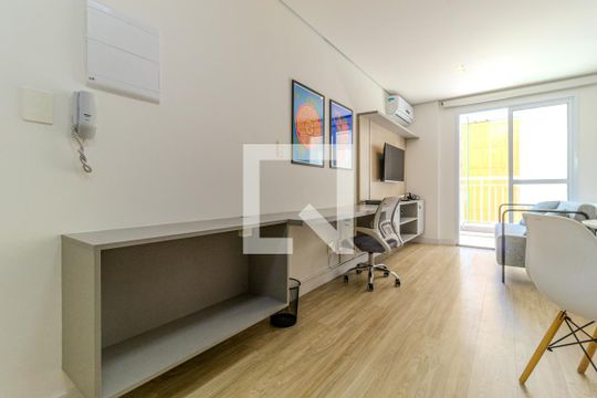 Cozinha de kitnet/studio para alugar com 1 quarto, 28m² em República, São Paulo