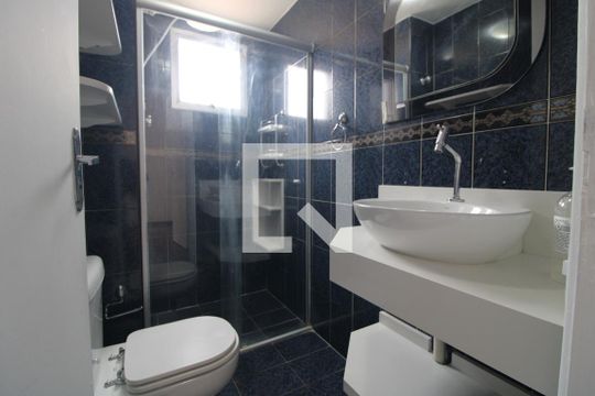 Banheiro de apartamento à venda com 2 quartos, 55m² em Vila Constança, São Paulo